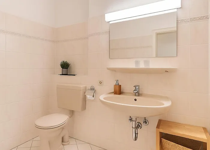 Neu In Ruhiger Zentraler Lage